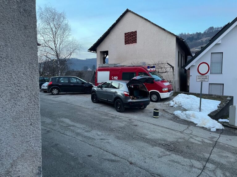 Popravilo strehe na nekdanjem kulturnem domu